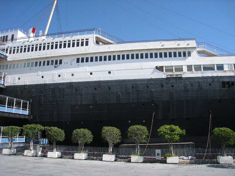 Queen Mary 2010 0145.JPG - The ass of the ship.